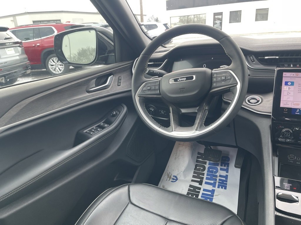 Used 2024 Jeep Grand Cherokee Limited w/ Luxury Tech Group II image 22