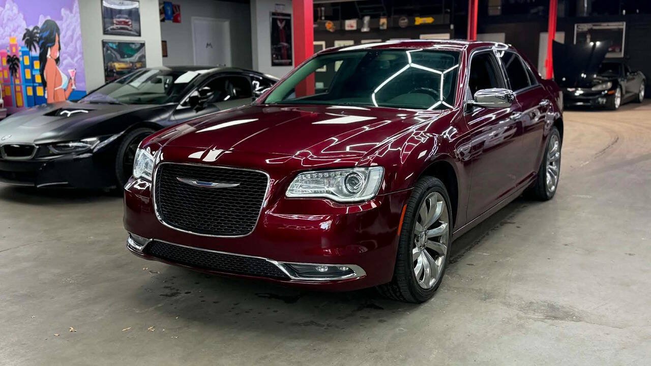 Used 2018 Chrysler 300 Limited RWD image 1