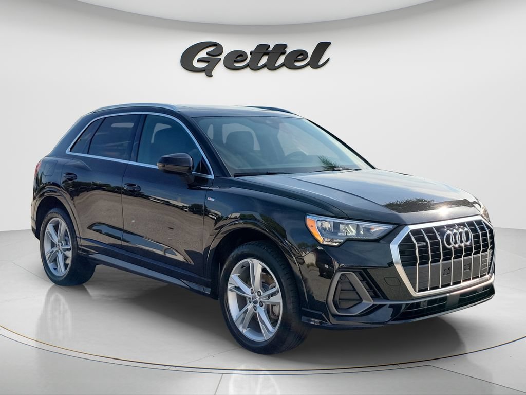 Used 2020 Audi Q3 2.0T Premium w/ Convenience Package AWD/4WD image 3