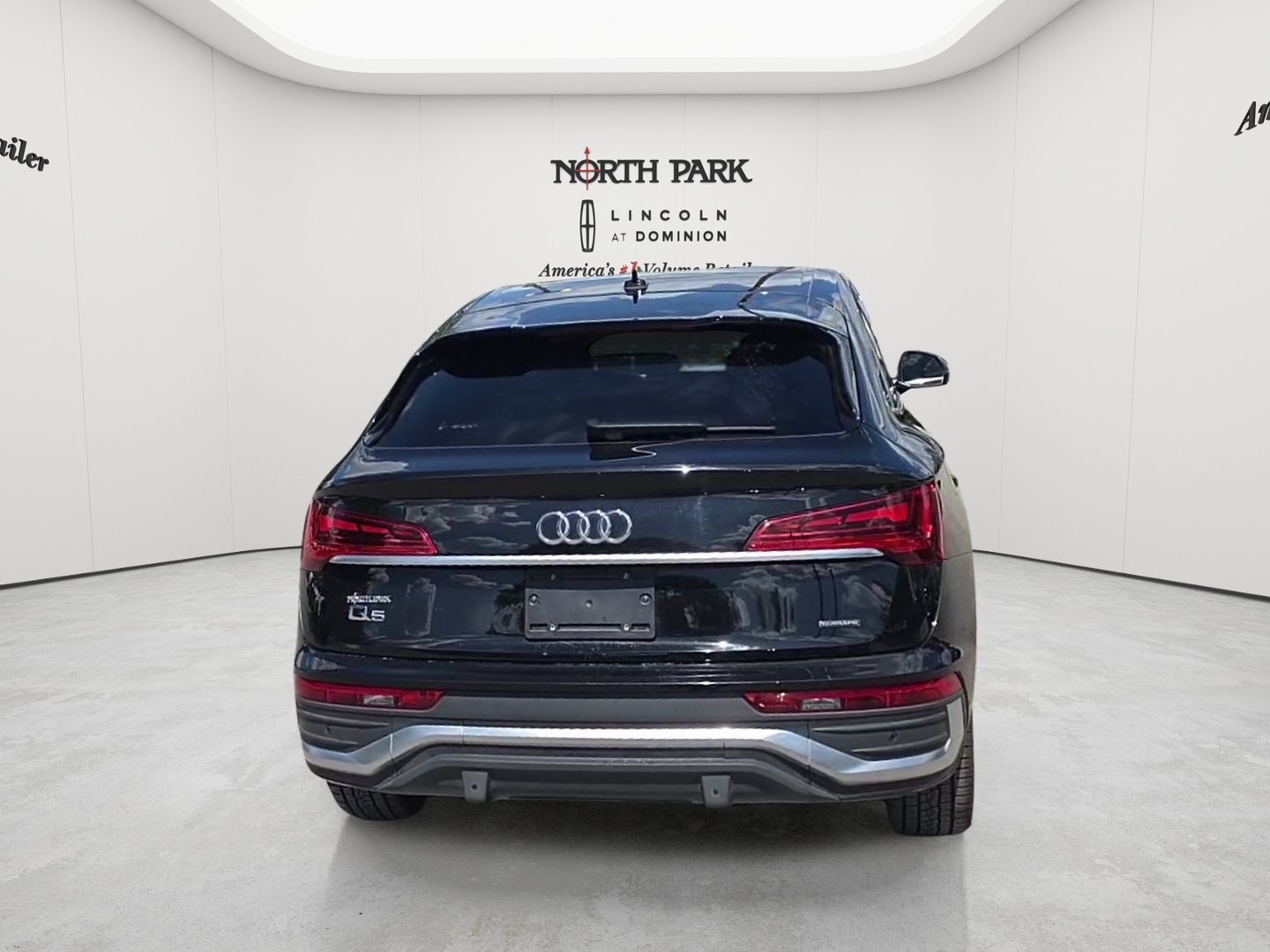 Used 2024 Audi Q5 2.0T Premium w/ Convenience Package AWD/4WD image 4