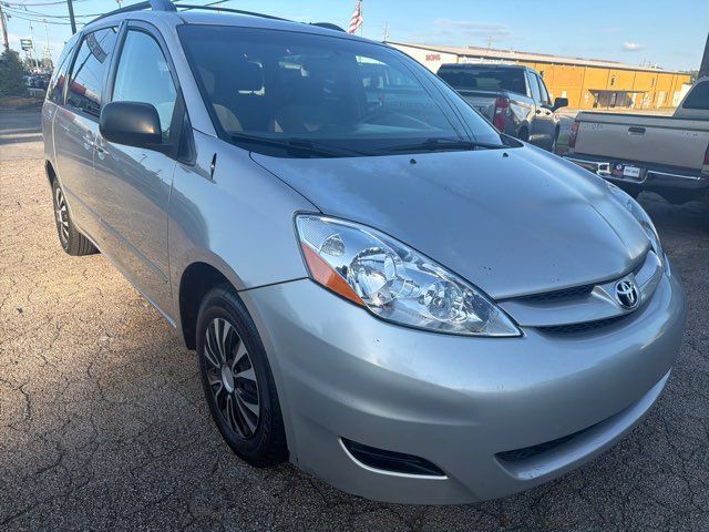 Used 2010 Toyota Sienna LE FWD image 5