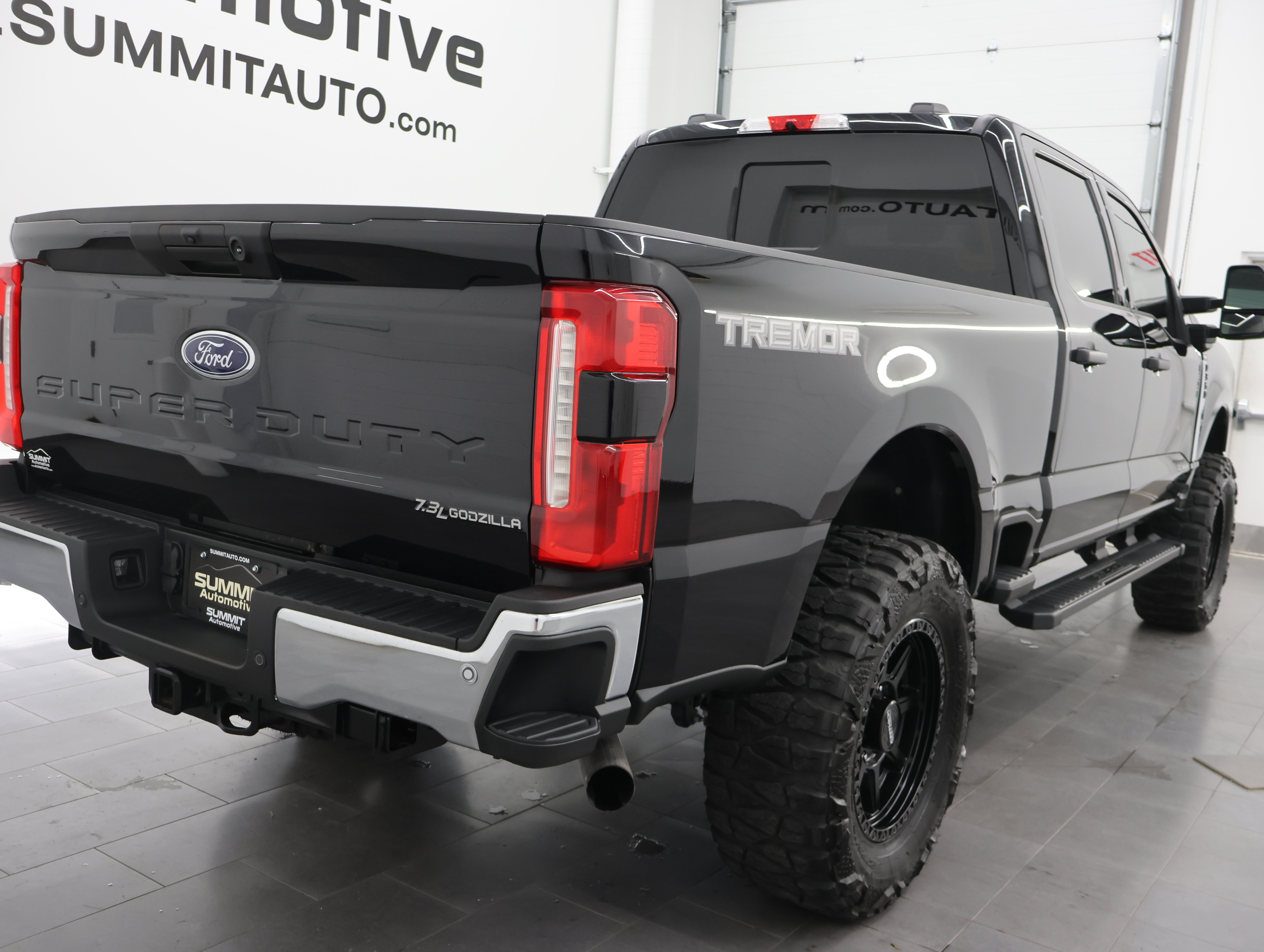 Used 2025 Ford F350 XLT w/ Tremor Off-Road Package AWD/4WD image 4