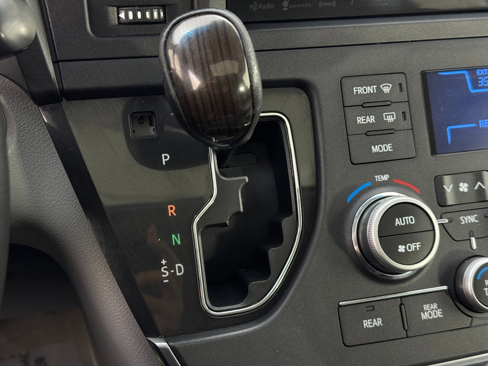 Used 2016 Toyota Sienna XLE FWD image 27