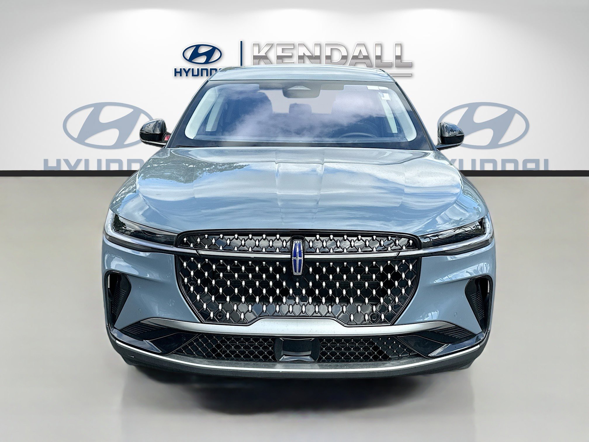 Used 2025 Lincoln Nautilus Premier image 2