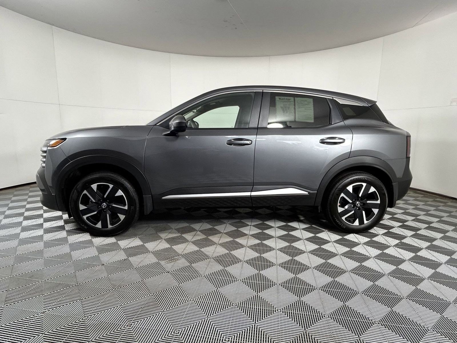 Used 2025 Nissan Kicks SV w/ Illumination Package image 12