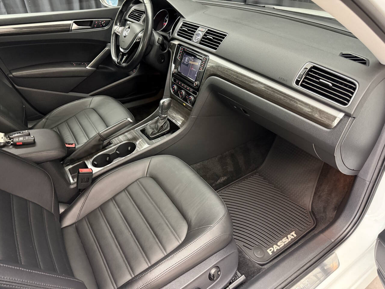 Used 2016 Volkswagen Passat 1.8T FWD image 18