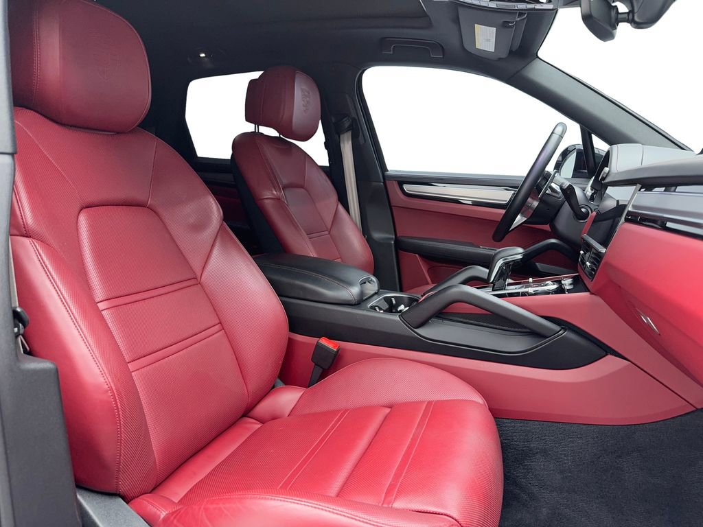 Used 2023 Porsche Cayenne Platinum Edition image 18