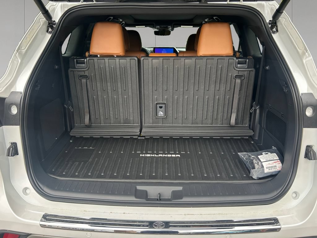 New 2026 Toyota Highlander Platinum AWD/4WD image 19