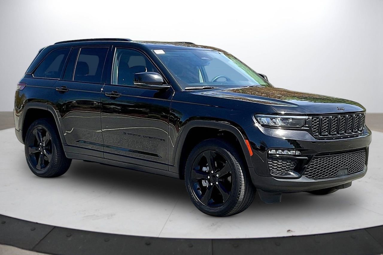 Used 2023 Jeep Grand Cherokee Limited w/ Black Appearance Package image 2