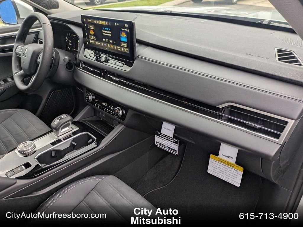 New 2025 Mitsubishi Outlander SE image 27