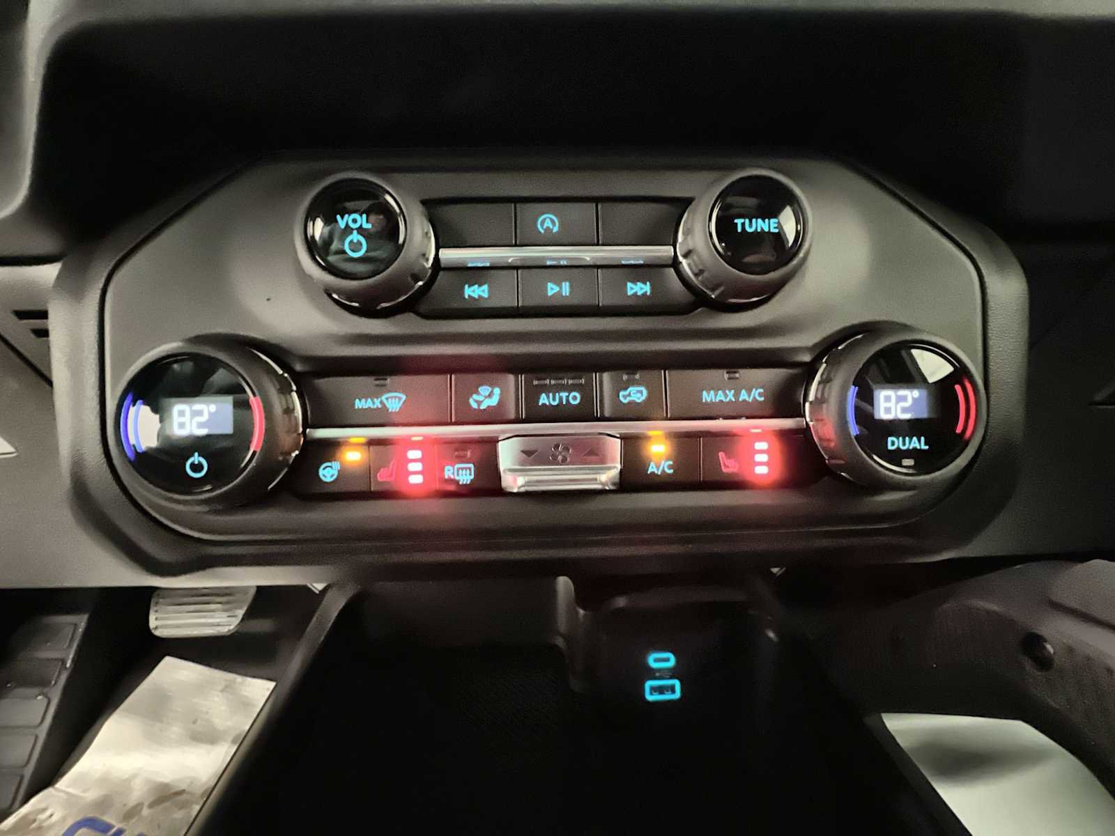 New 2025 Ford Bronco Badlands image 16