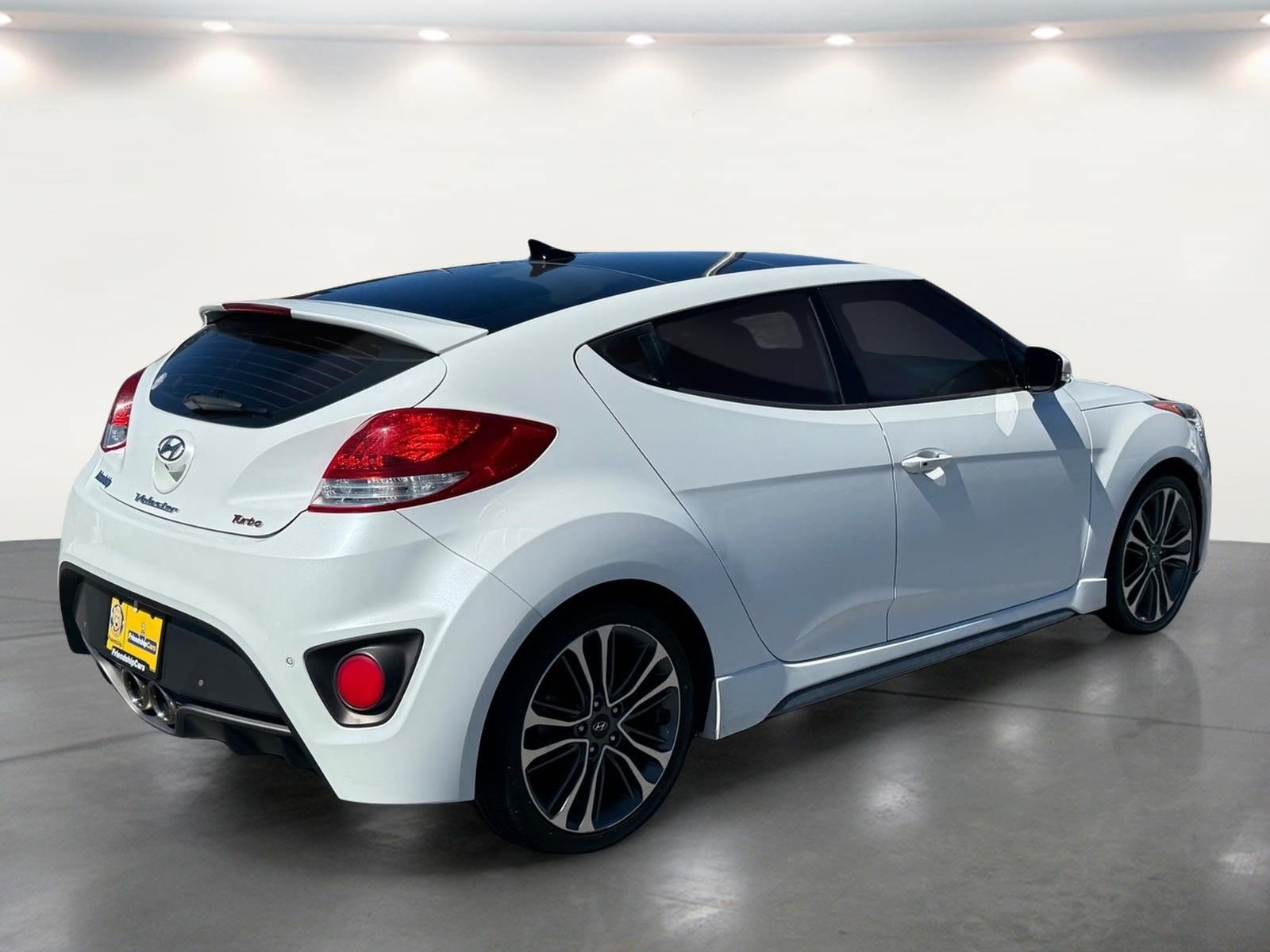Used 2016 Hyundai Veloster Turbo w/ Option Group 04 FWD image 3