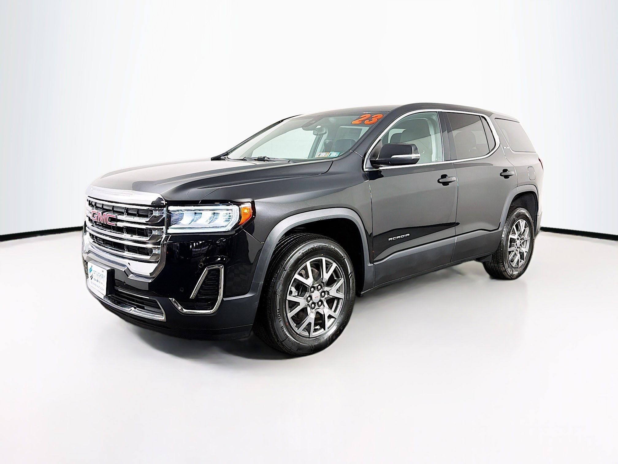 Used 2023 GMC Acadia SLE image 4