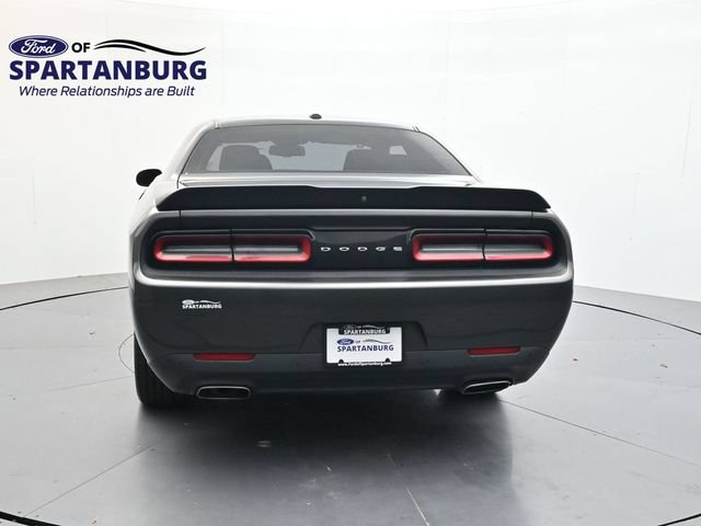 Used 2016 Dodge Challenger SXT w/ Driver Convenience Group RWD image 6