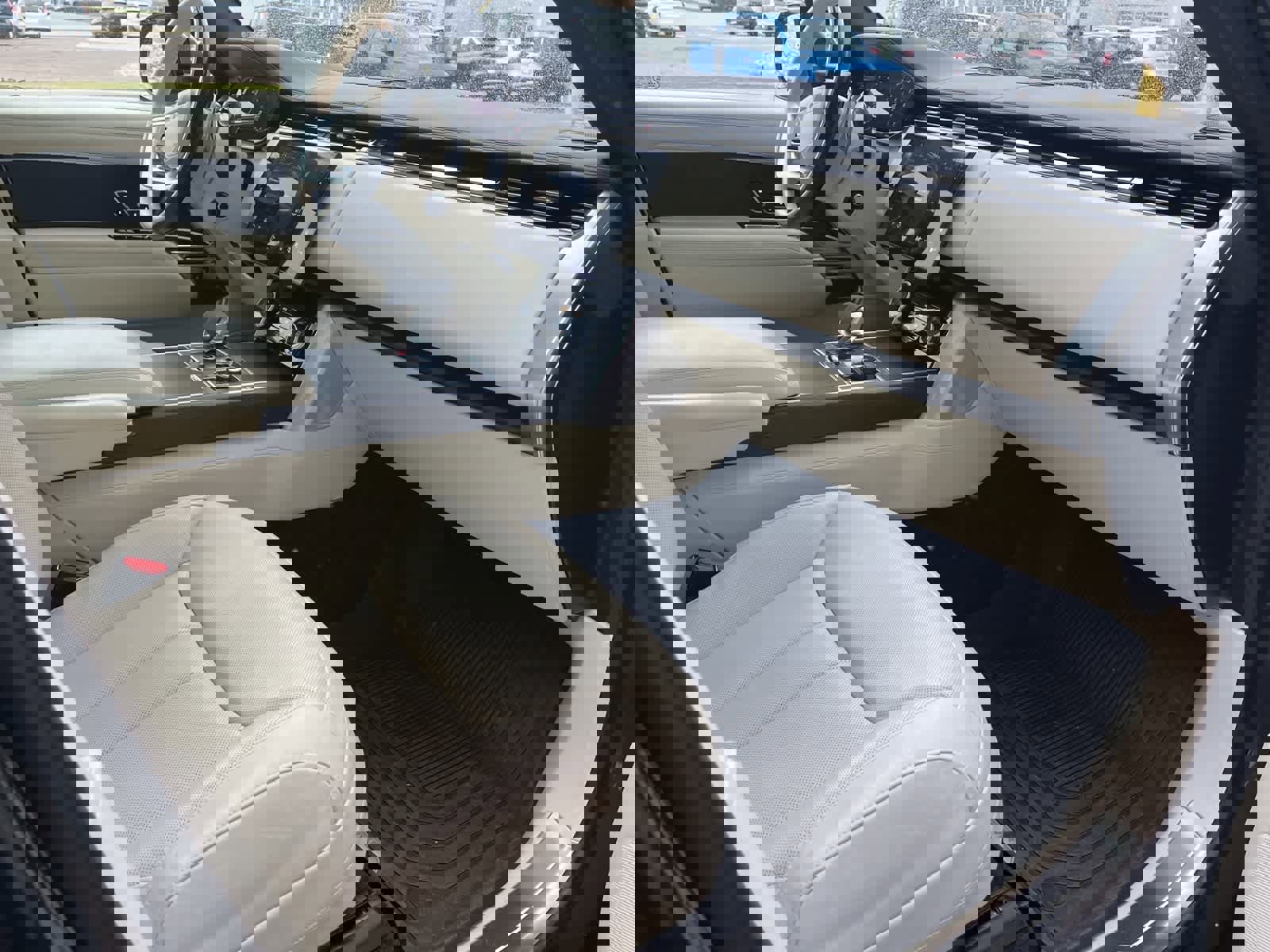 Certified 2023 Land Rover Range Rover SE image 11