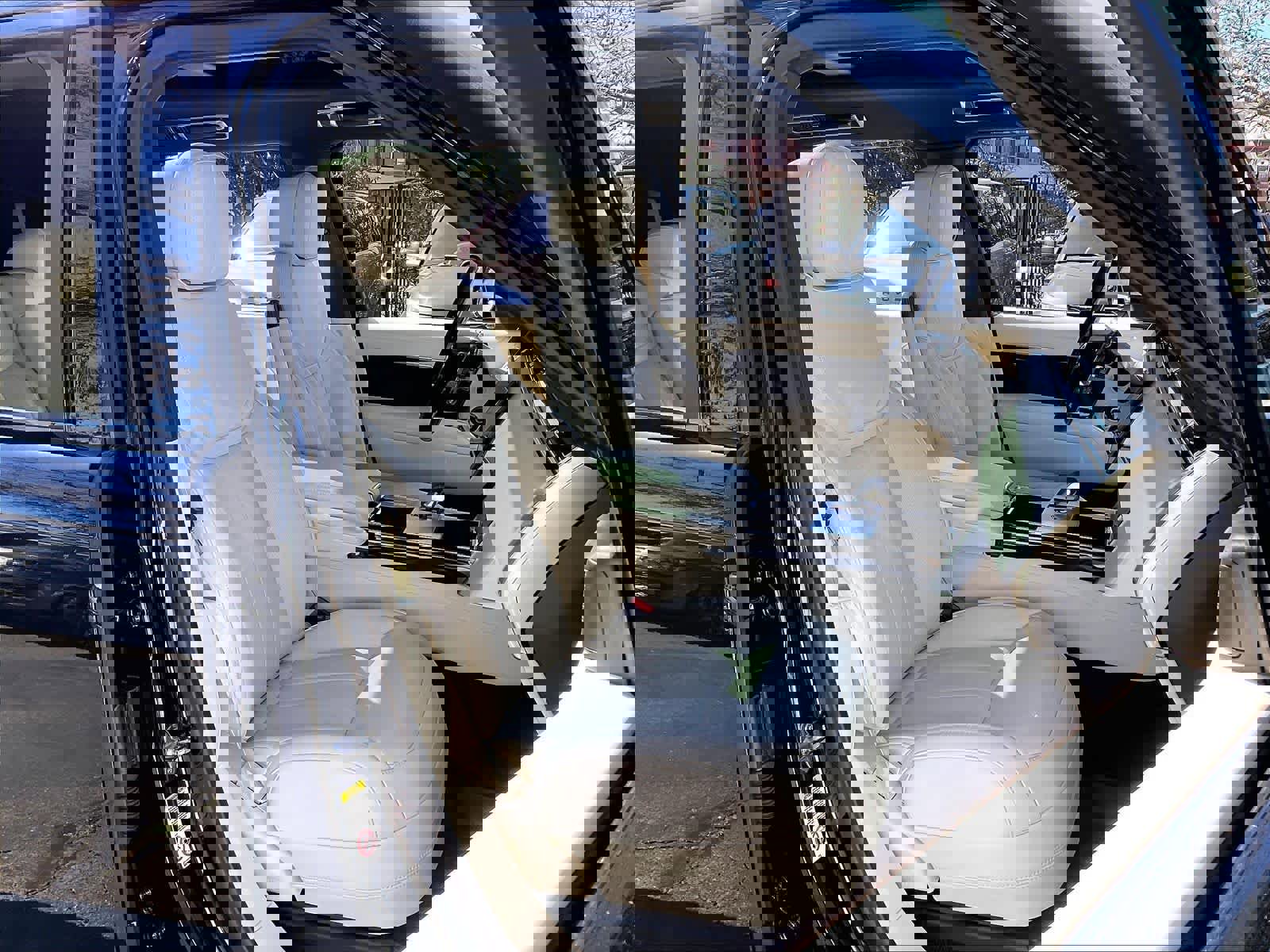 Used 2025 Land Rover Range Rover Long Wheelbase SE image 9