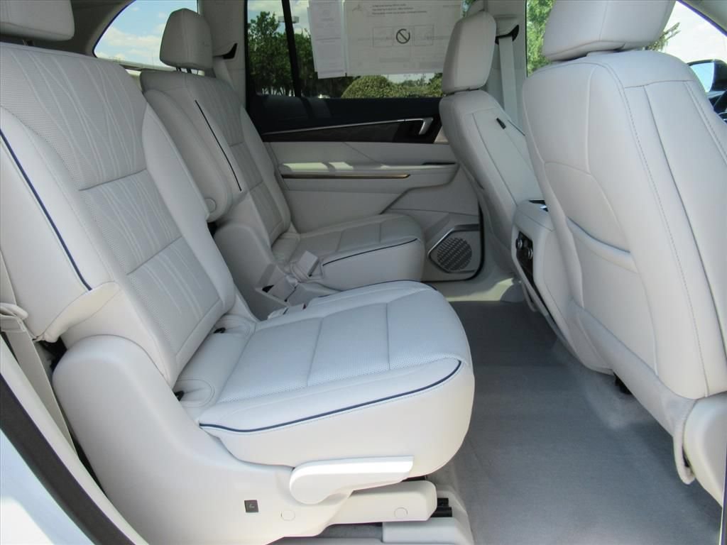 New 2026 Buick Enclave Avenir w/ Super Cruise Package FWD image 32
