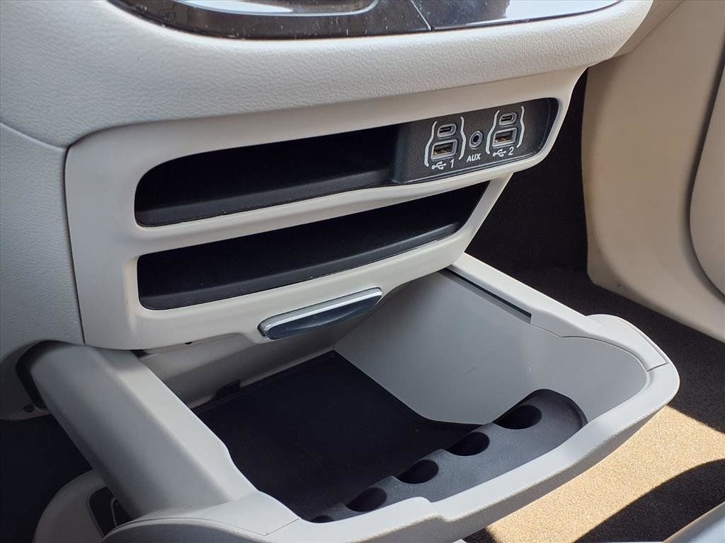 Used 2023 Chrysler Pacifica Touring-L FWD image 13