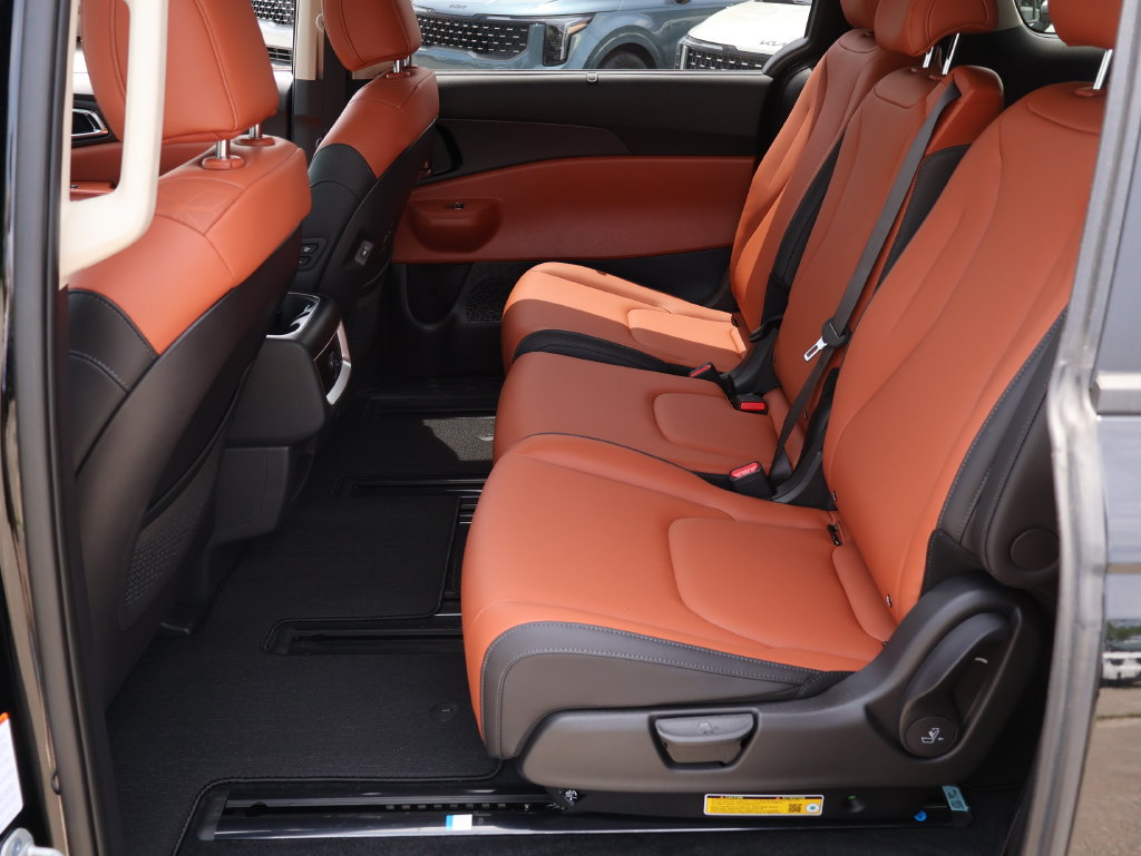 New 2026 Kia Carnival EX FWD image 12
