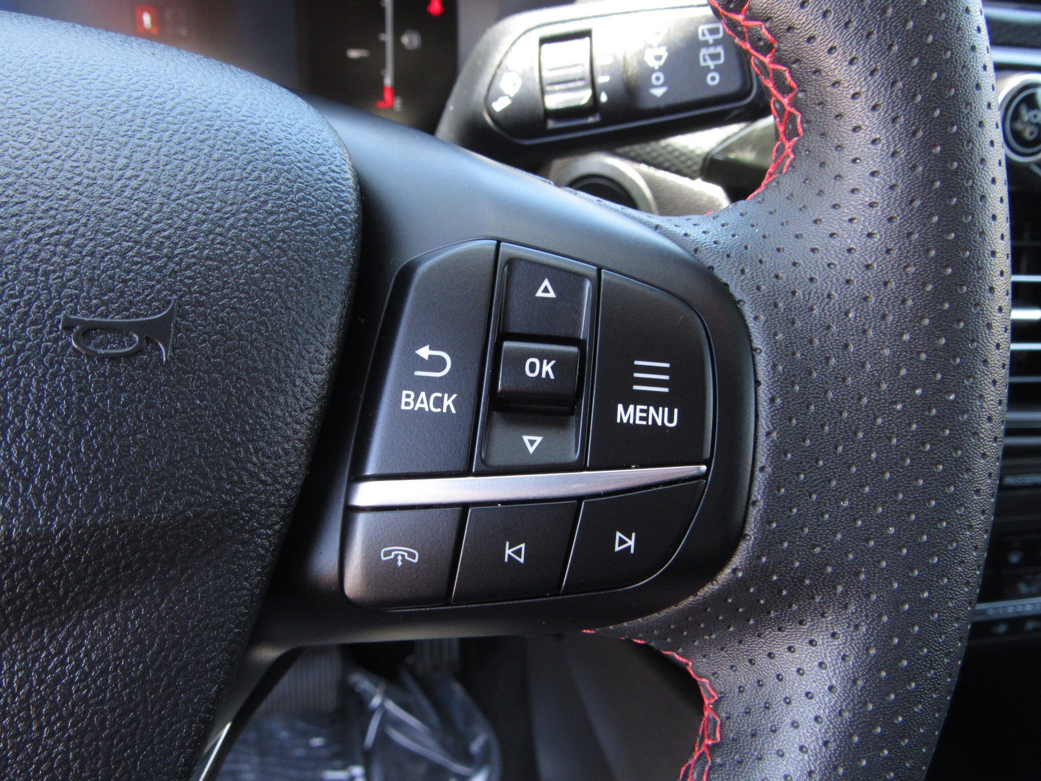 Used 2025 Ford Escape ST-Line FWD image 24