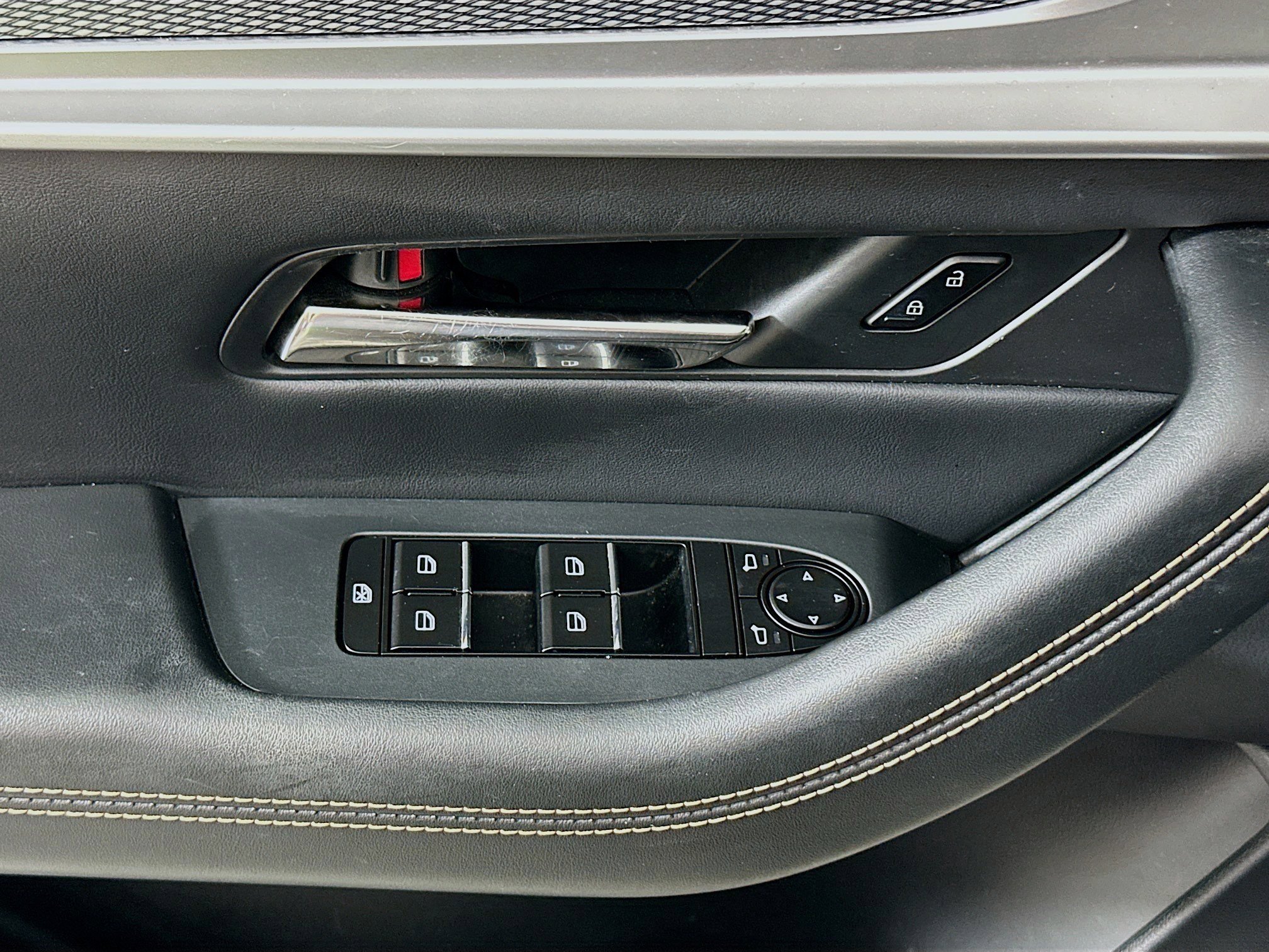Used 2024 MAZDA CX-90 Plug-In Hybrid w/ Preferred image 15