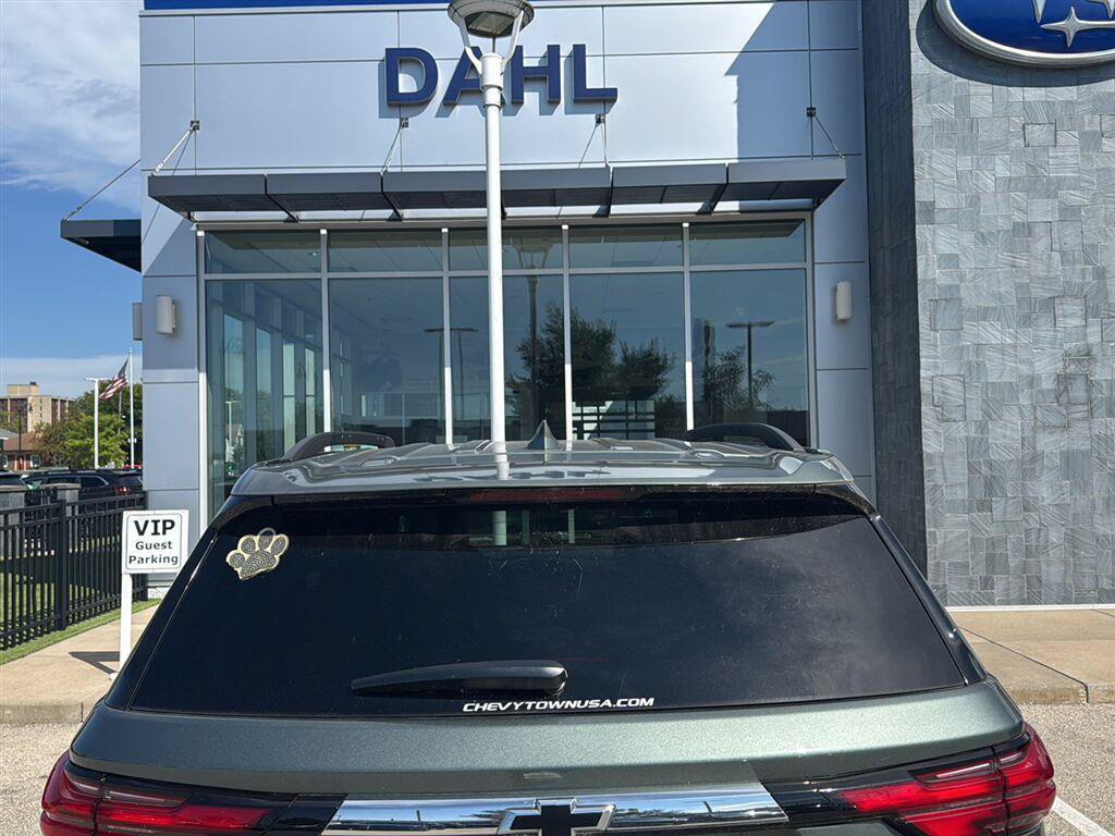Used 2023 Chevrolet Traverse LT w/ LT Premium Package AWD/4WD image 14