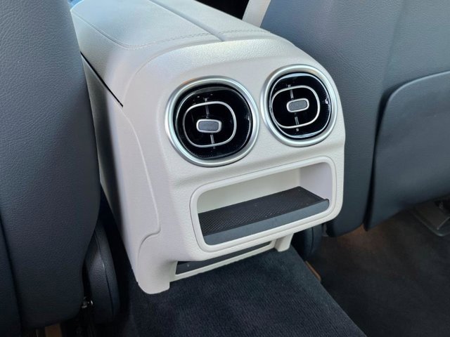 Used 2025 Mercedes-Benz C 300 Sedan image 18