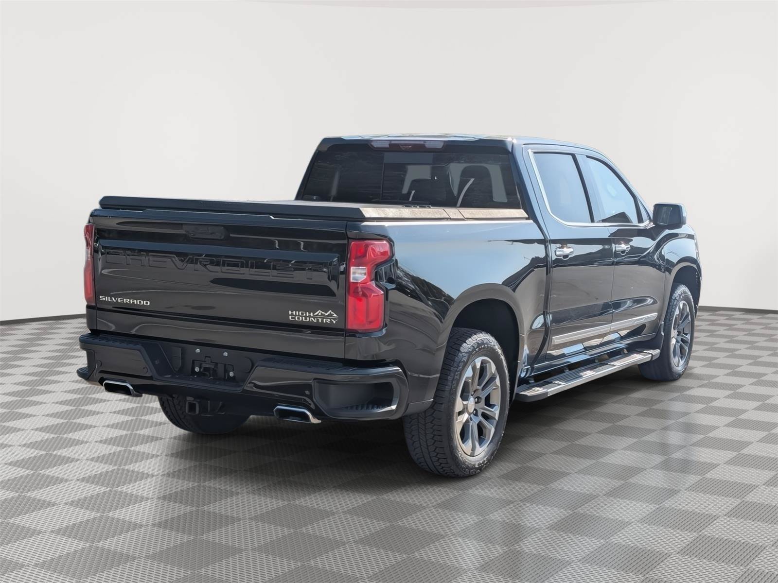 Used 2024 Chevrolet Silverado 1500 High Country w/ Technology Package AWD/4WD image 5