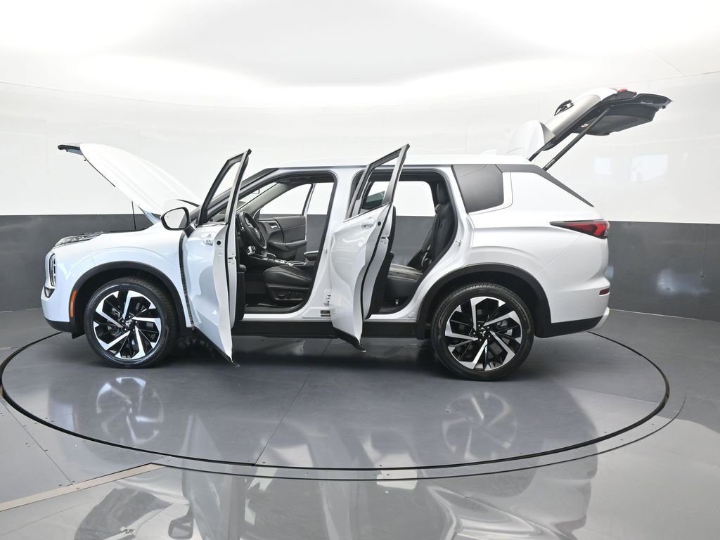 Used 2023 Mitsubishi Outlander SE image 81