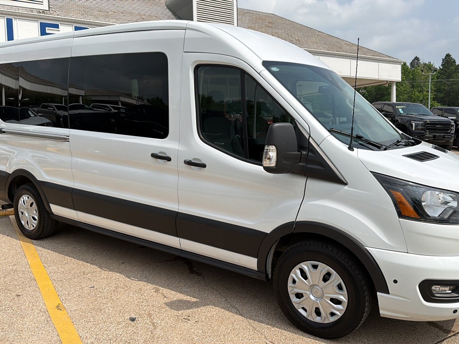 Used 2025 Ford Transit 350 XLT RWD image 17