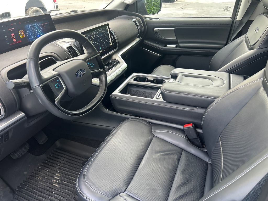 Used 2025 Ford Expedition Platinum AWD/4WD image 11