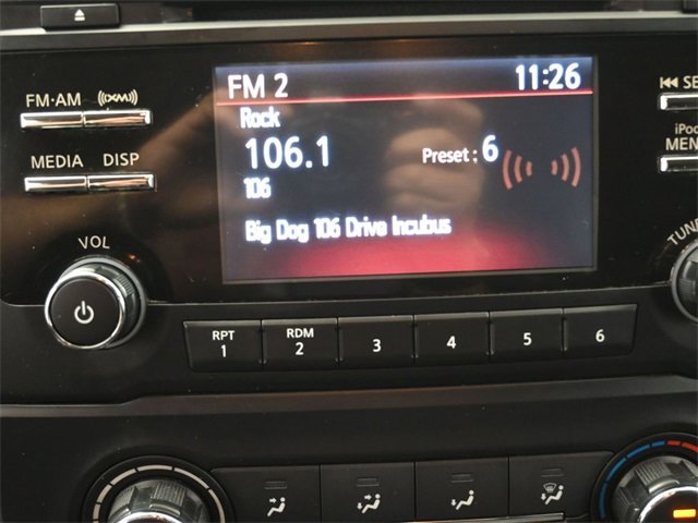 Used 2018 Nissan Titan SV image 4