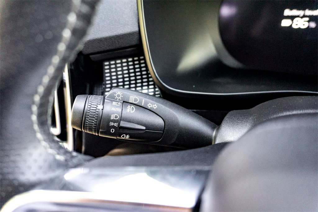 Used 2021 Volvo XC40 P8 Recharge image 19