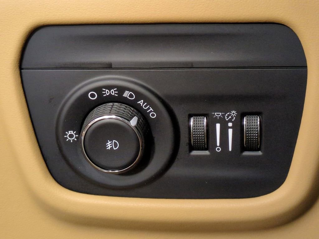 Used 2024 Jeep Grand Cherokee Summit image 31