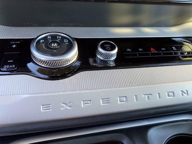 Used 2025 Ford Expedition Active image 16