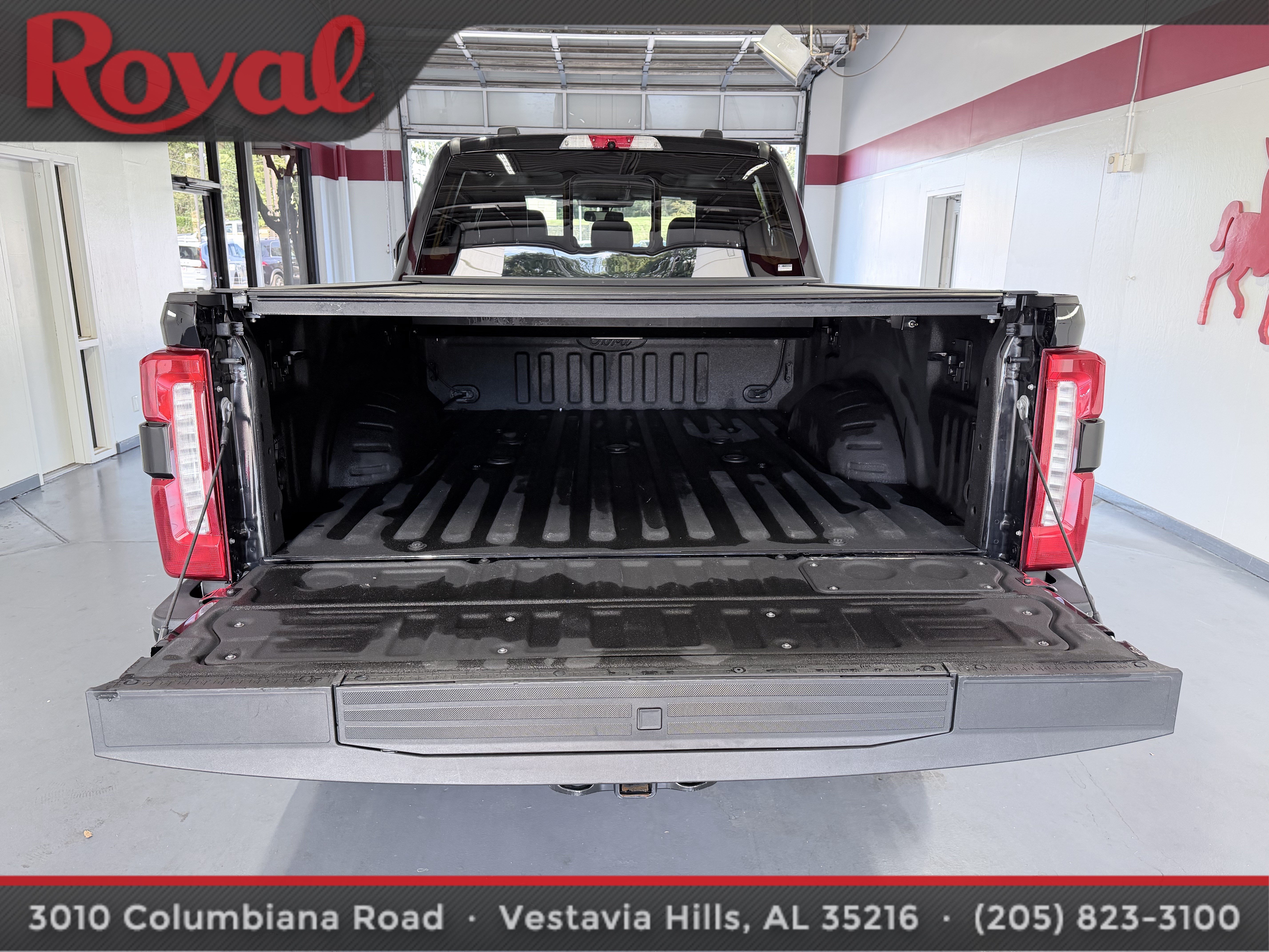 Used 2023 Ford F250 Lariat w/ Lariat Ultimate Package AWD/4WD image 6