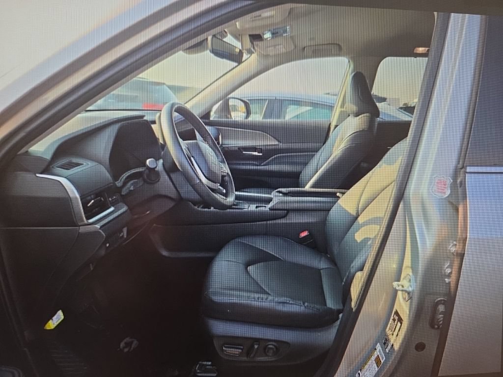 Used 2025 Toyota Grand Highlander AWD image 9