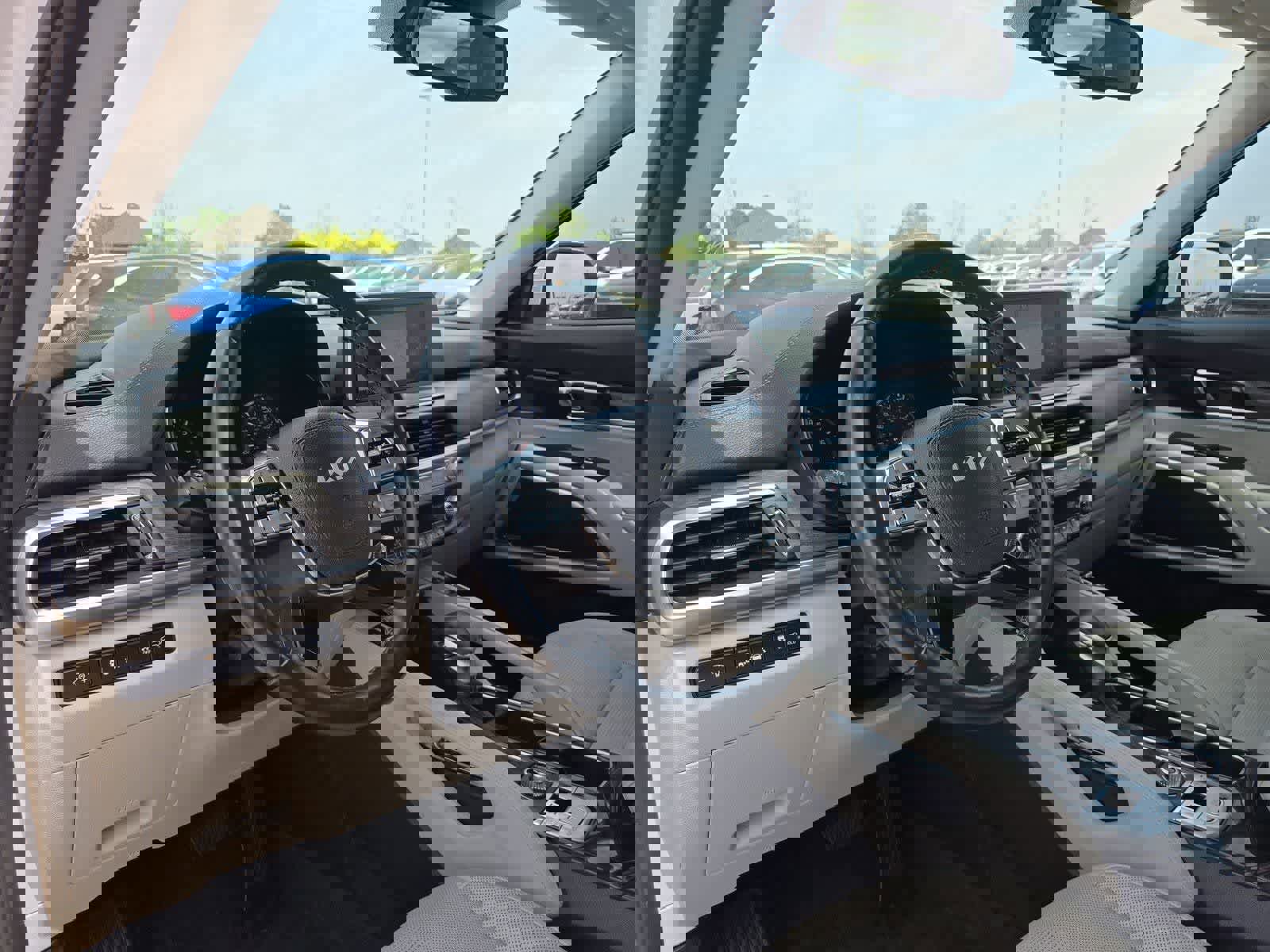 Used 2022 Kia Telluride EX w/ EX Premium Package image 2