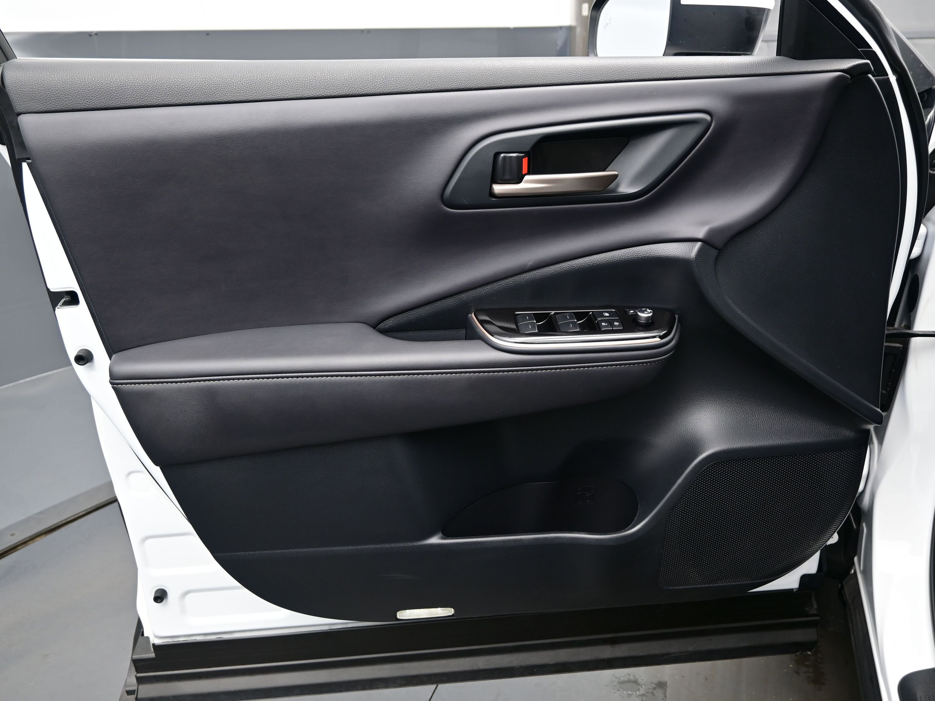 Used 2024 Toyota Crown XLE AWD/4WD image 9