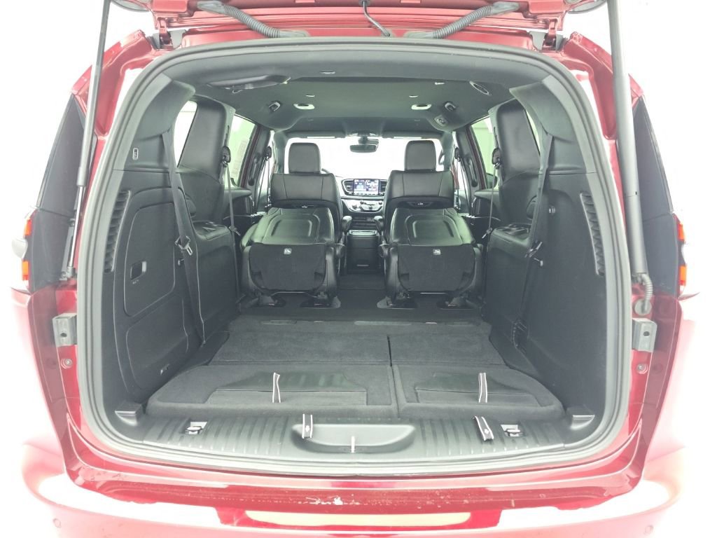 Used 2023 Chrysler Pacifica Touring-L w/ S Appearance Package image 51
