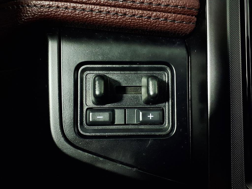 Used 2023 Ford Expedition Limited image 23