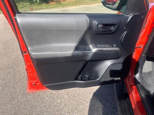 Used 2016 Toyota Tacoma SR5 w/ Towing Package RWD image 10