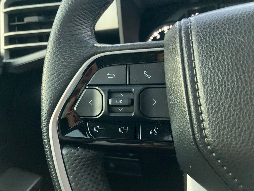Used 2023 Toyota Tundra Limited AWD/4WD image 15