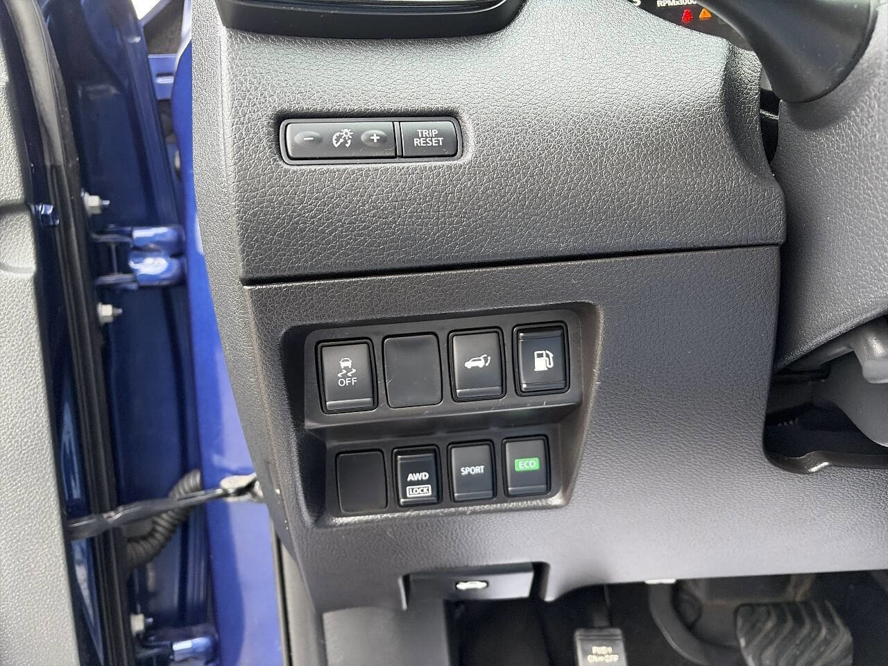 Used 2018 Nissan Rogue SV image 35