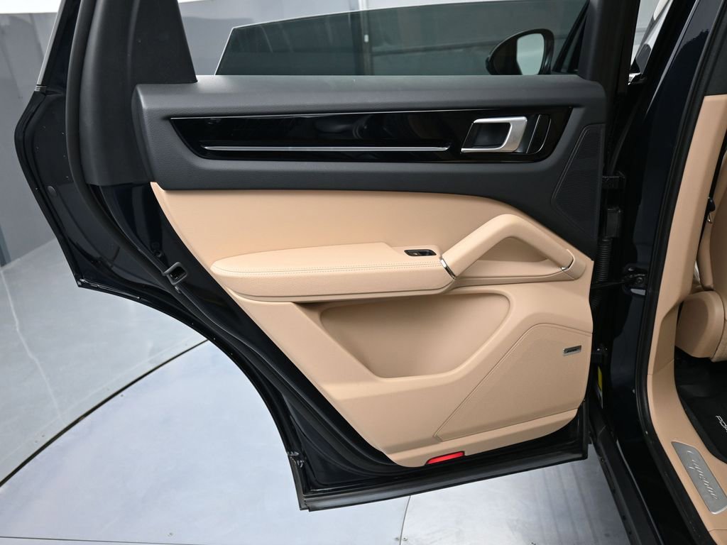 Used 2020 Porsche Cayenne AWD/4WD image 22