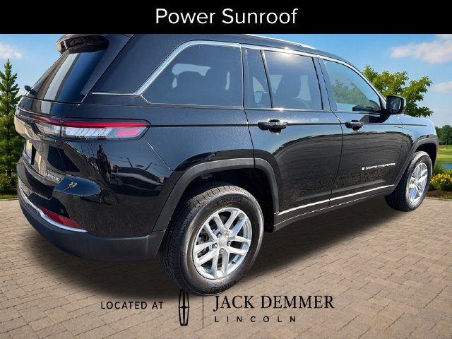 Used 2025 Jeep Grand Cherokee Laredo X w/ Luxury Tech Group I AWD/4WD image 7