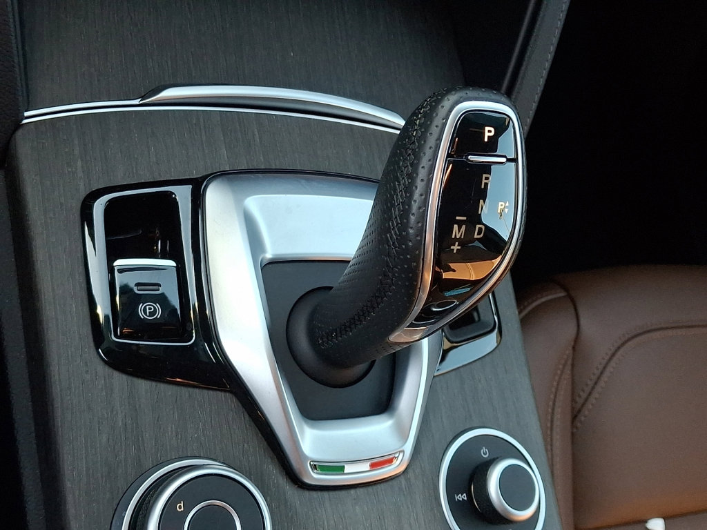 Used 2023 Alfa Romeo Stelvio Ti image 27