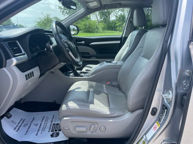 Used 2016 Toyota Highlander XLE AWD/4WD image 19
