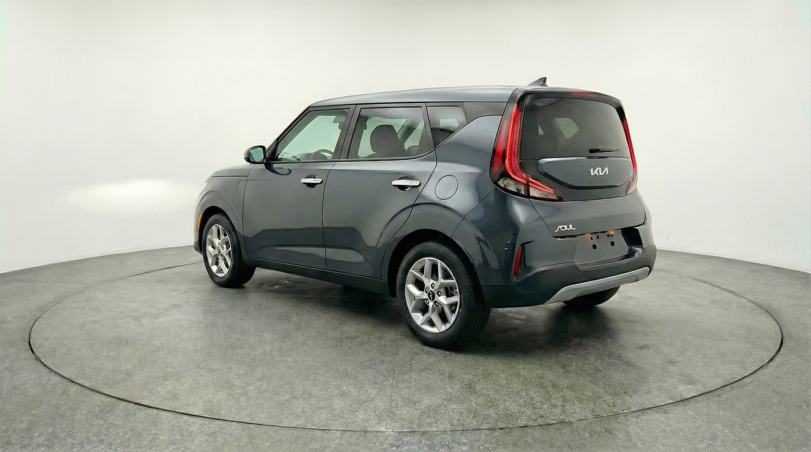 Used 2025 Kia Soul LX w/ LX Technology Package FWD image 6