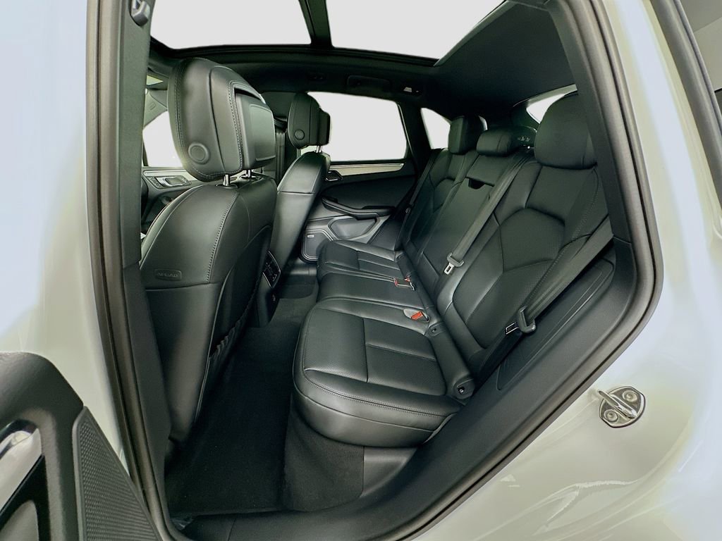 Certified 2026 Porsche Macan image 24